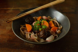 Cách nấu phở gạo lứt cho bữa sáng thanh đạm